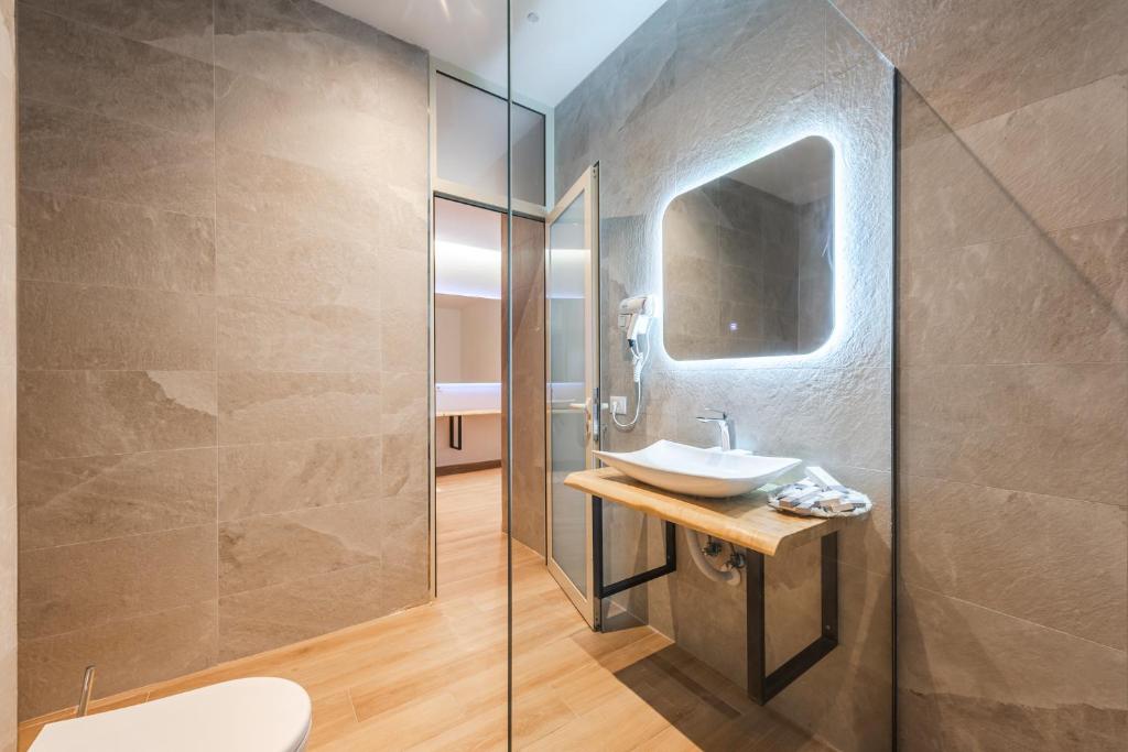 Koupelna v ubytování Marina Luxury Suites by PS