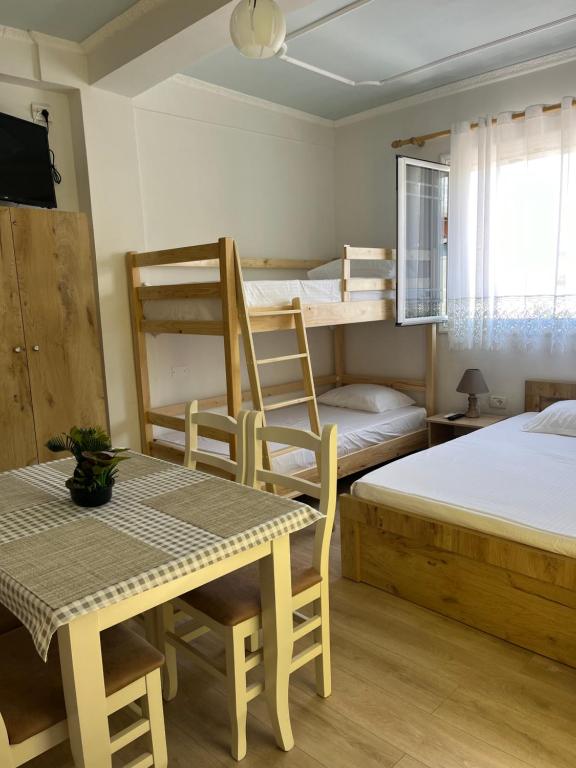 Postel nebo postele na pokoji v ubytování Guesthouse Kristi & Mari