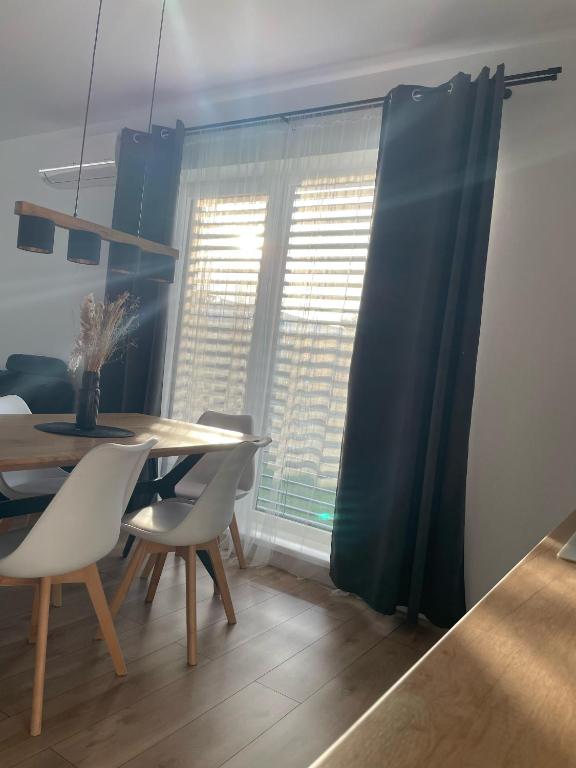 Fotografie z fotogalerie ubytování Klimatizovaný Apartmánový dom, s vírivkou, 1B v Senci