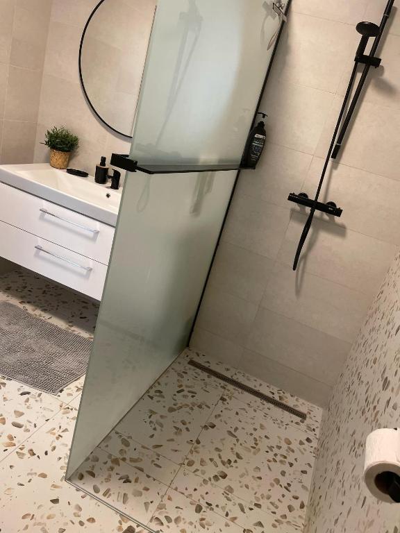 Koupelna v ubytování Klimatizovaný Apartmánový dom, s vírivkou, 1B