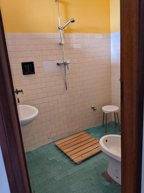 A bathroom at Hotel Bellevue