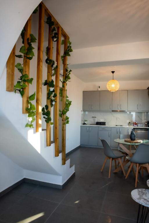 Kuchyň nebo kuchyňský kout v ubytování Golden View Suites