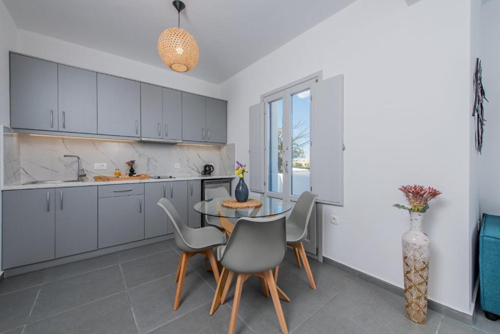 Kuchyň nebo kuchyňský kout v ubytování Golden View Suites