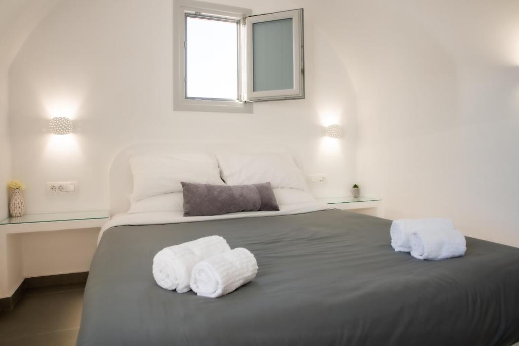 Postel nebo postele na pokoji v ubytování Golden View Suites
