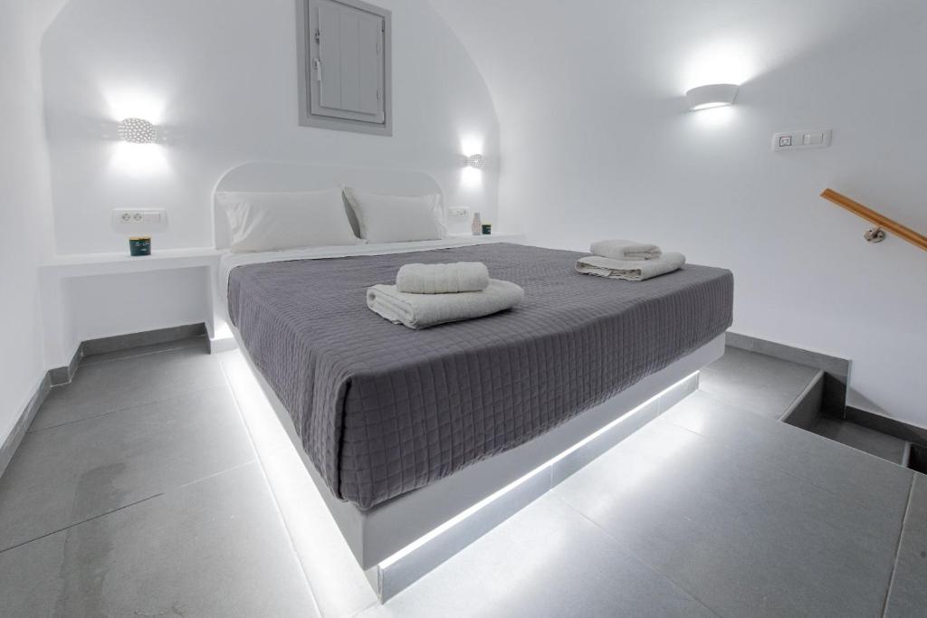 Postel nebo postele na pokoji v ubytování Golden View Suites