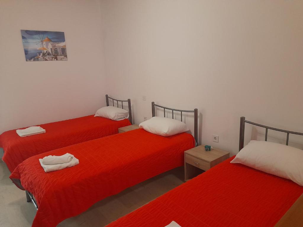 Postel nebo postele na pokoji v ubytování Sidari Studios