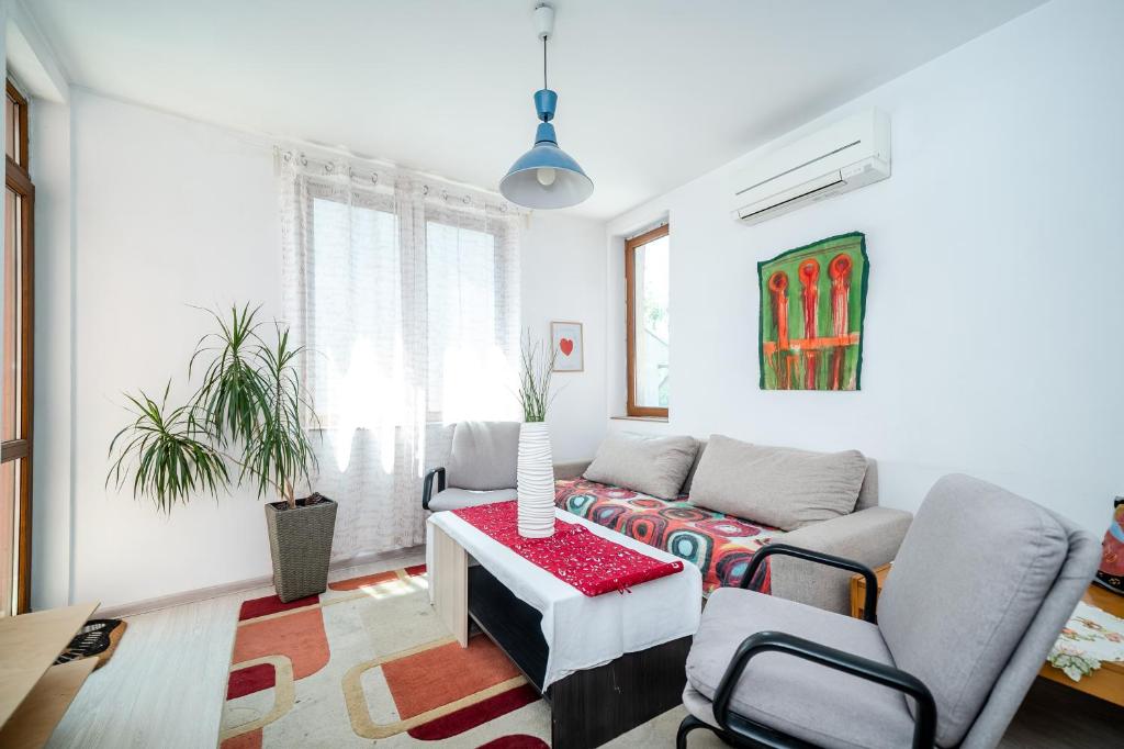 Bulrock Residance - Three-Bedroom Apartment