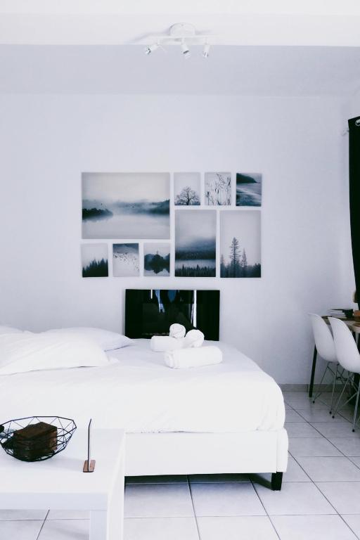 Gk Suites-Constantin view , auto check-in 24h - 4