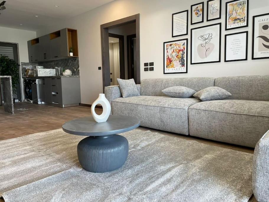 Posezení v ubytování Luxury Apartment In Lake View Residence New Cairo