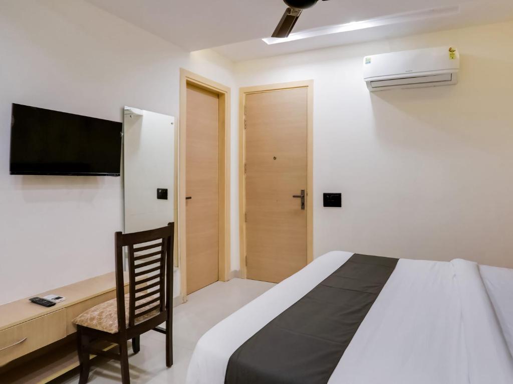 A bed or beds in a room at Super Townhouse 1288 Magnolia Corporate Stays