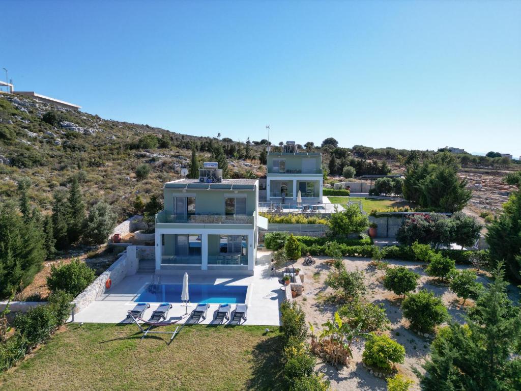Basen w obiekcie Κatakis Villas lub w pobliżu