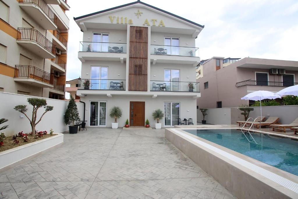 Bazén v ubytování Hotel Villa ATA nebo v jeho okolí