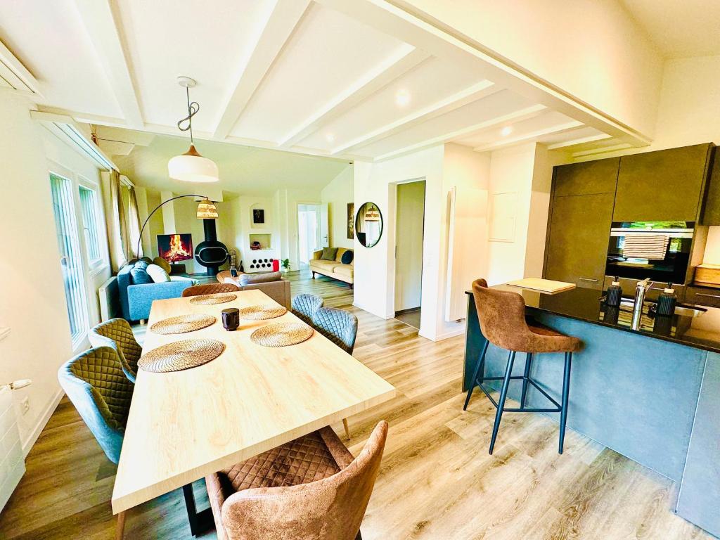 Kuchyň nebo kuchyňský kout v ubytování Unique Penthouse with Gallery and Mountain View