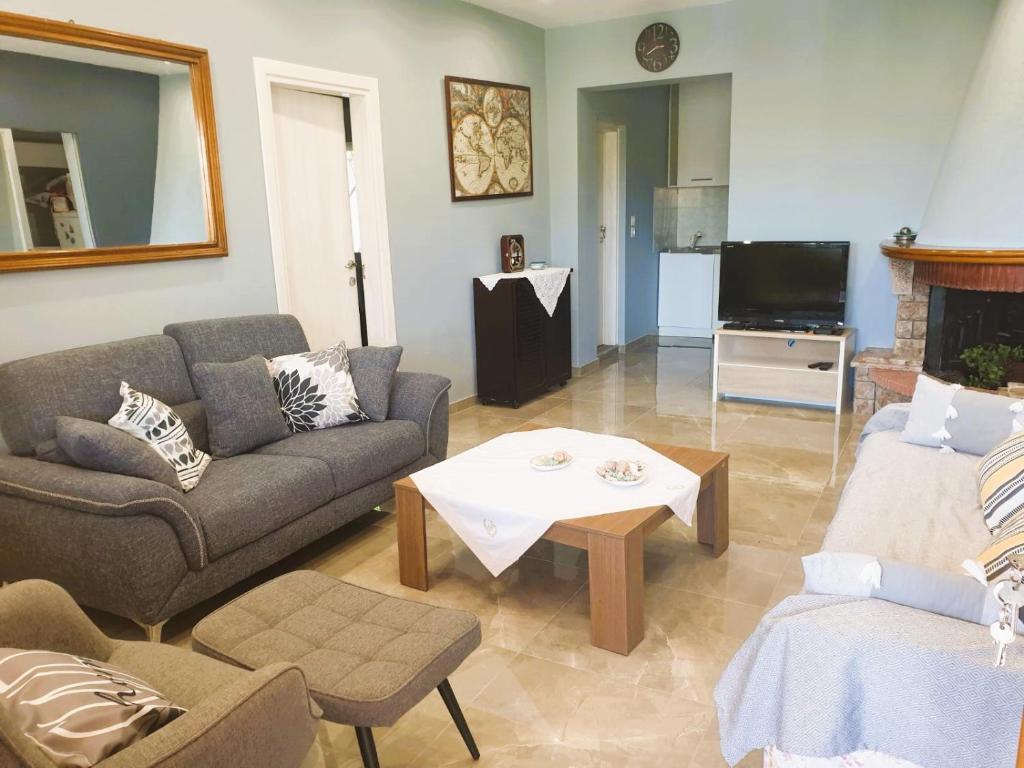 A television and/or entertainment centre at VILLA ARHONTIKO