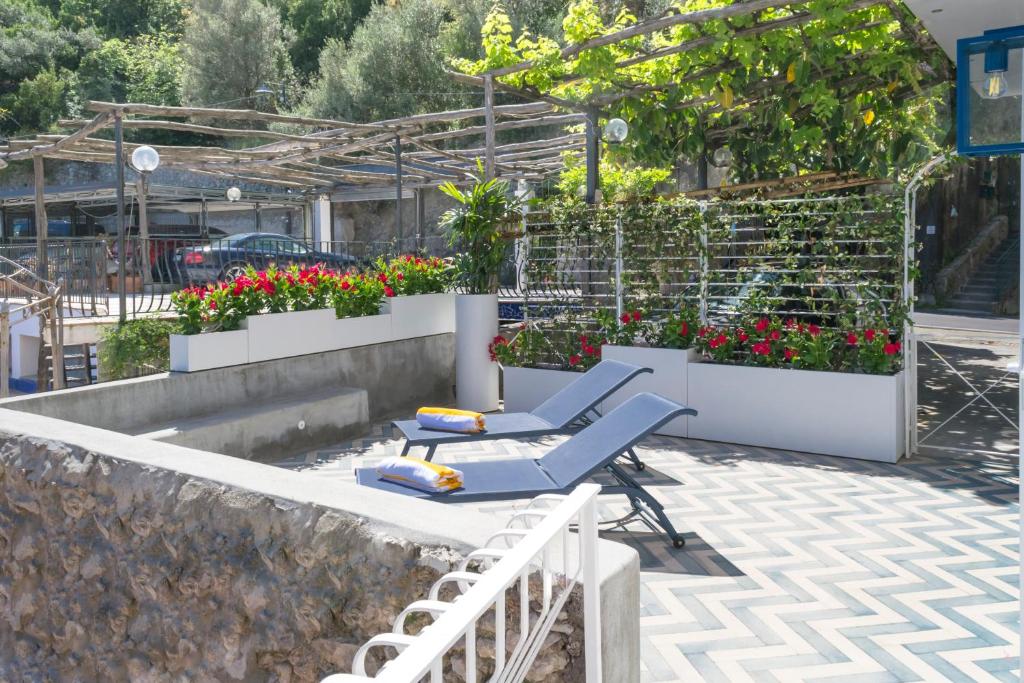 Ein Garten an der Unterkunft o' mar - Amalfi Coast Suite