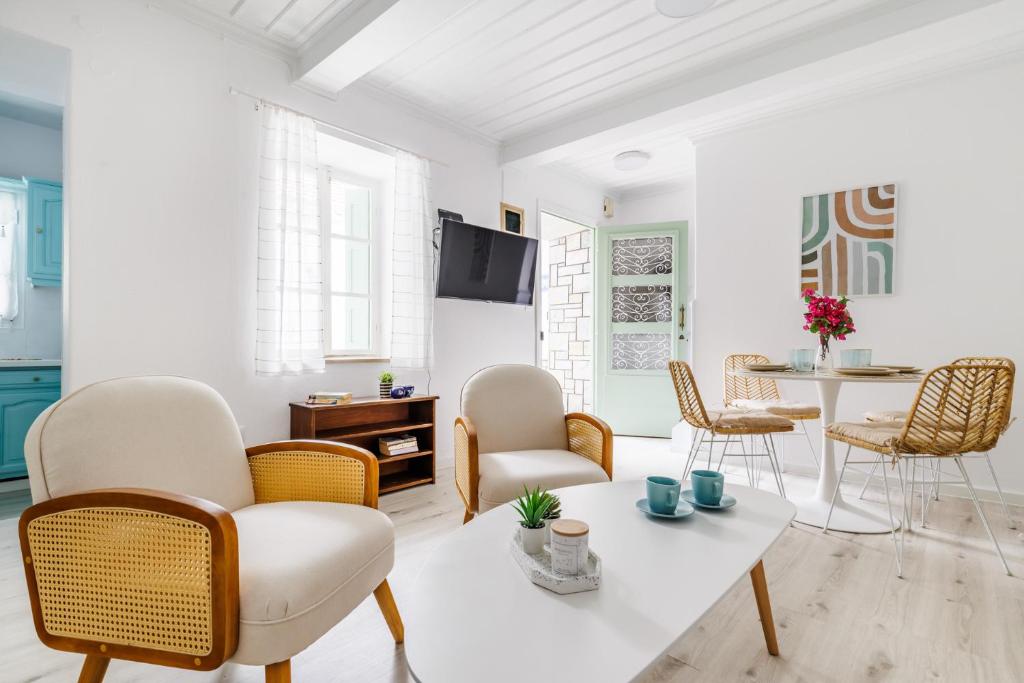The MarGi Skopelos - Easy Living Near the Town