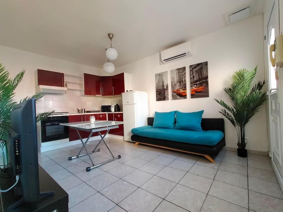 Η κουζίνα ή μικρή κουζίνα στο Appartement indépendant - Toulon - Les Routes