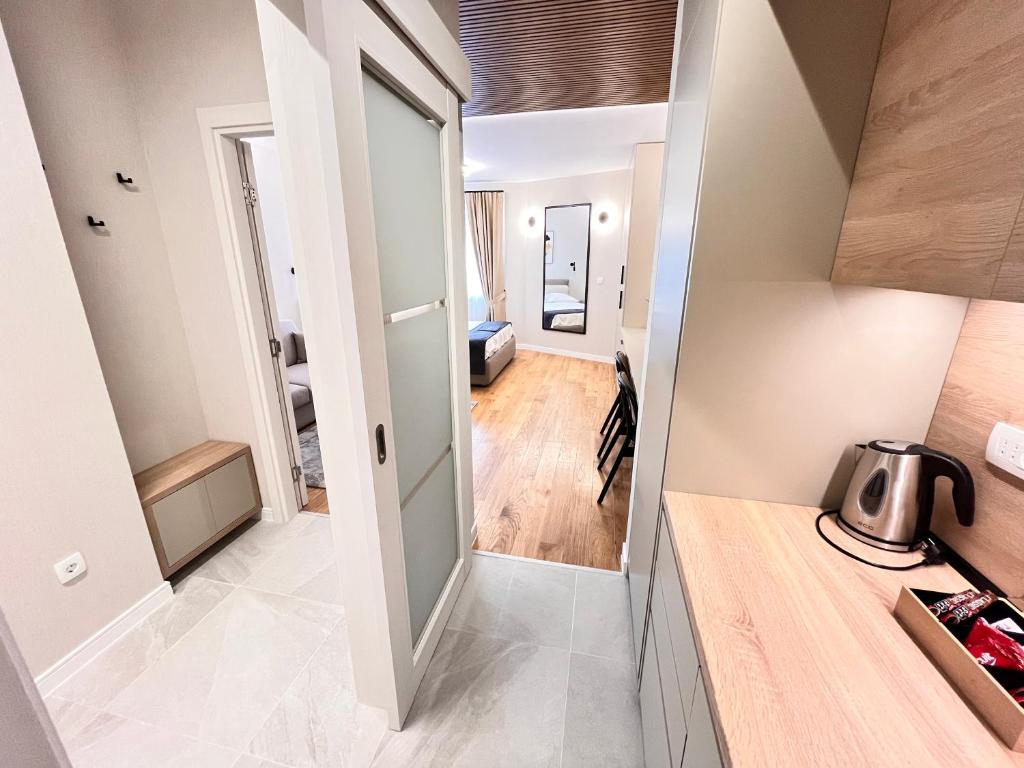 Kuchyň nebo kuchyňský kout v ubytování APART 28- Luxury suites