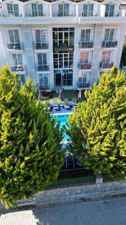 Bazén v ubytování Sardunya Hotel nebo v jeho okolí