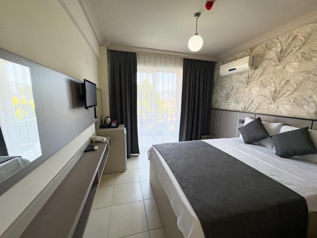 Postel nebo postele na pokoji v ubytování Sardunya Hotel