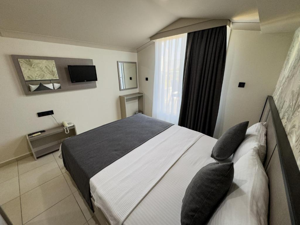 TV a/nebo společenská místnost v ubytování Sardunya Hotel