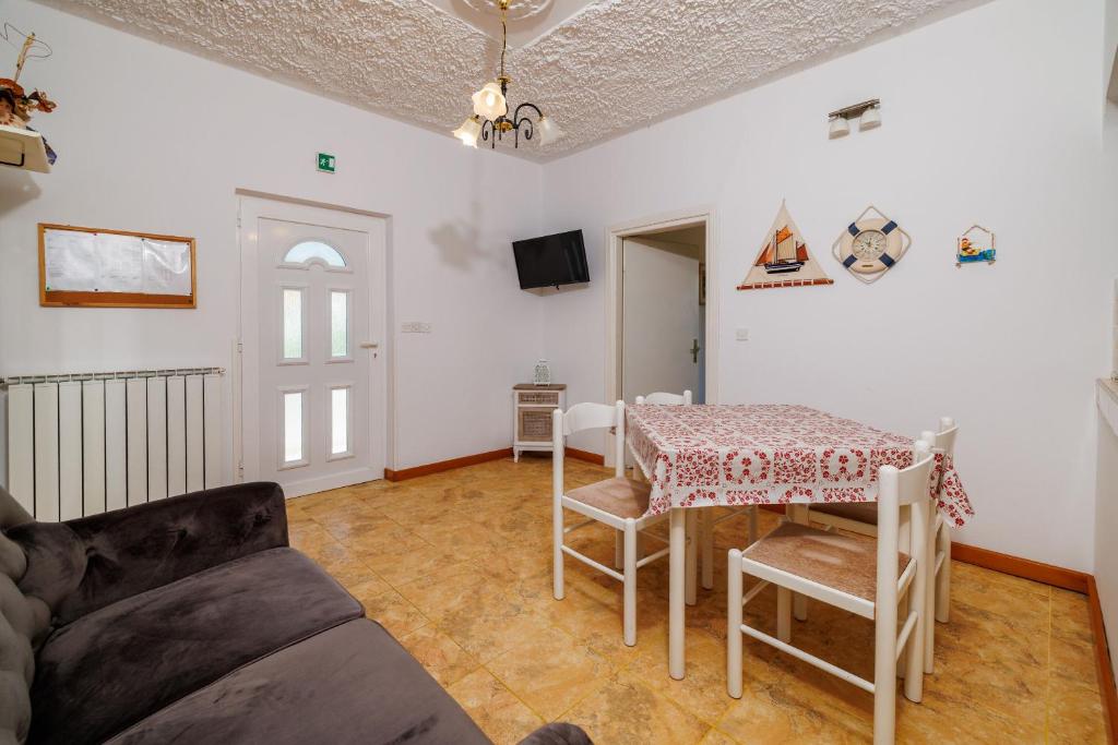 TV a/nebo společenská místnost v ubytování Apartments Marija G
