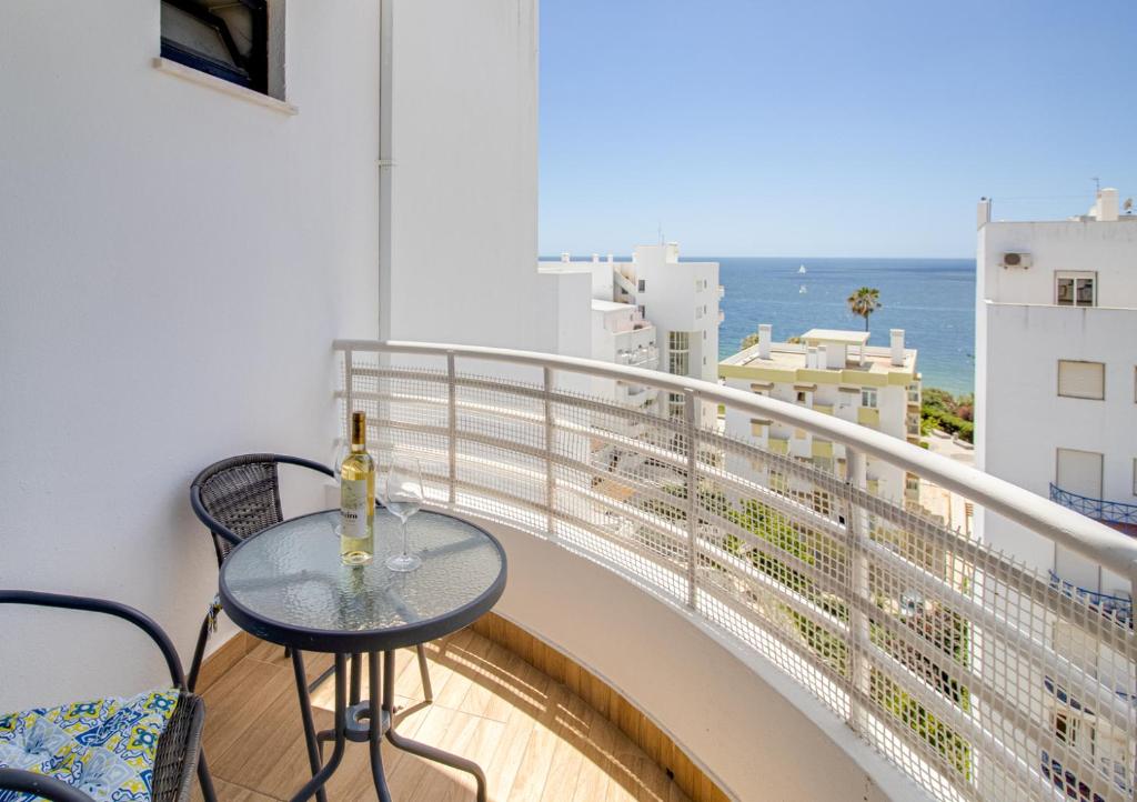 Modern 1 BD Ocean View AC Wi-Fi Beach 100m