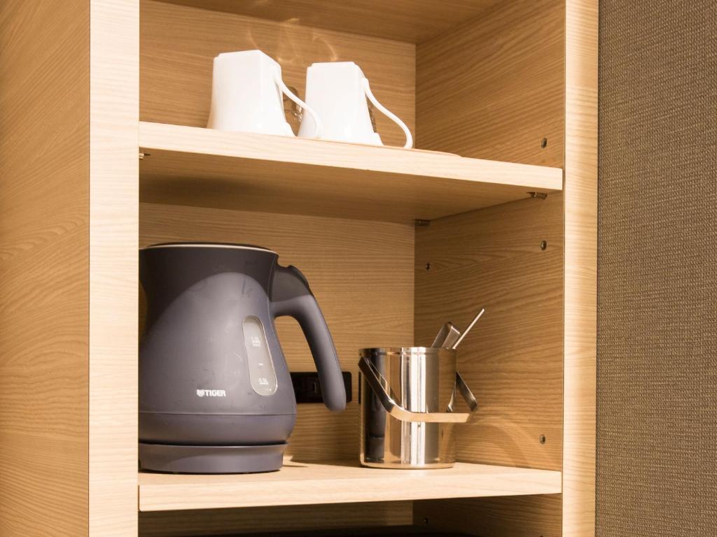 Příslušenství pro přípravu čaje a kávy v ubytování Hotel Keihan Yodoyabashi