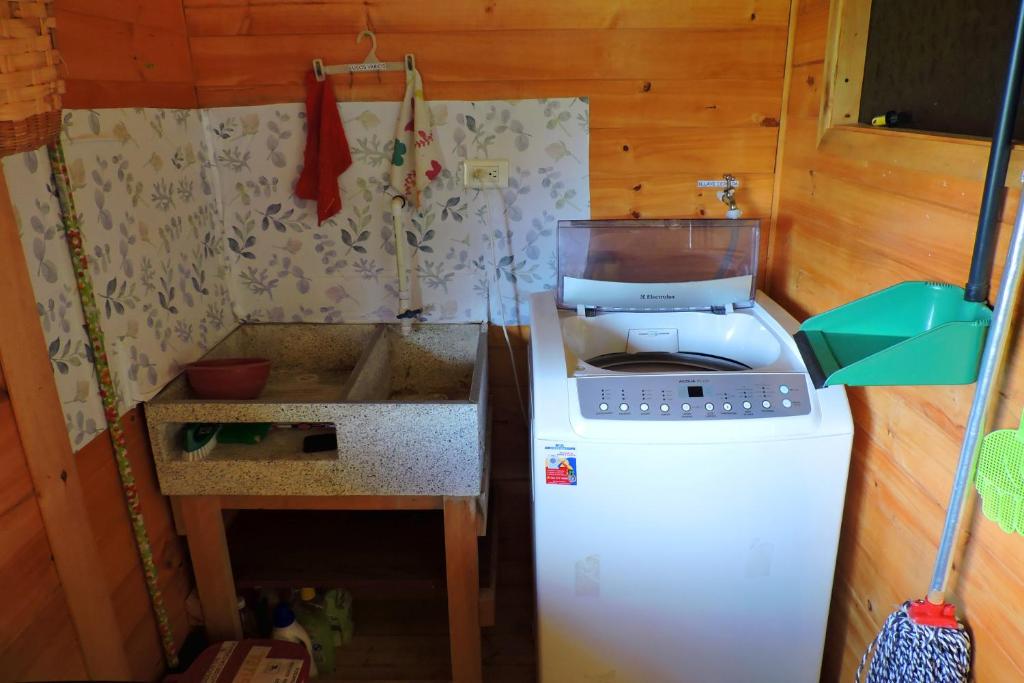 Kuchyň nebo kuchyňský kout v ubytování Cabaña Caracolí. Tranquilidad vía a la laguna