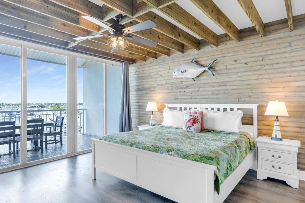 Voodi või voodid majutusasutuse St Croix - Downtown 4x4 Waterfront Penthouse Pool Dock Pet toas