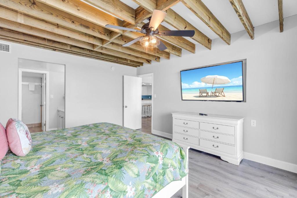 Voodi või voodid majutusasutuse St Croix - Downtown 4x4 Waterfront Penthouse Pool Dock Pet toas