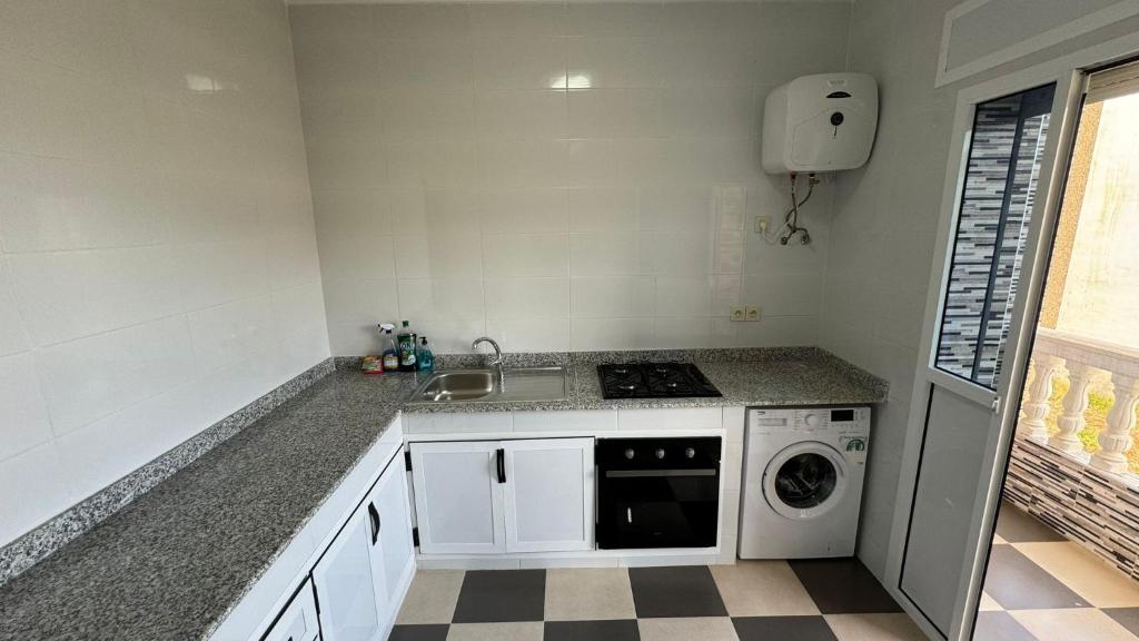 Kuchyň nebo kuchyňský kout v ubytování Appartement 3 vue sur mer à Azla