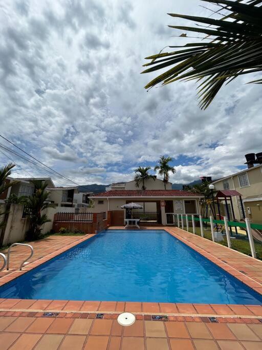 Bazén v ubytování Hermosa Casa en Restrepo, Meta nebo v jeho okolí