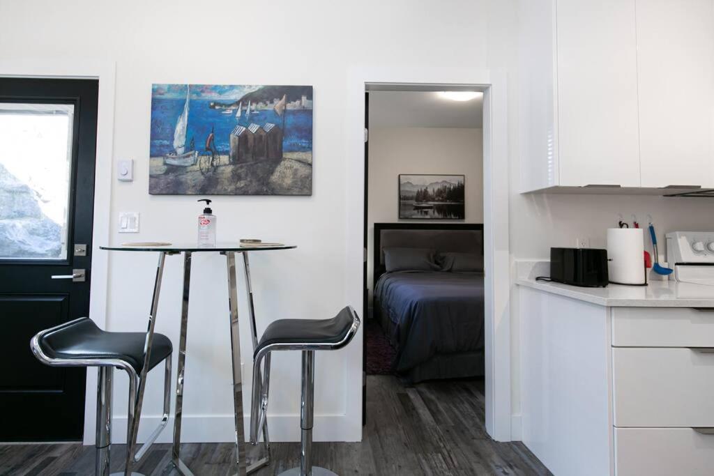 Royal Bay Modern 2 Bedroom Suite - Housity