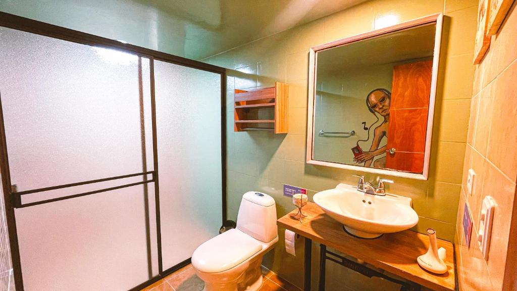 Koupelna v ubytování Malaika Hostel Medellín