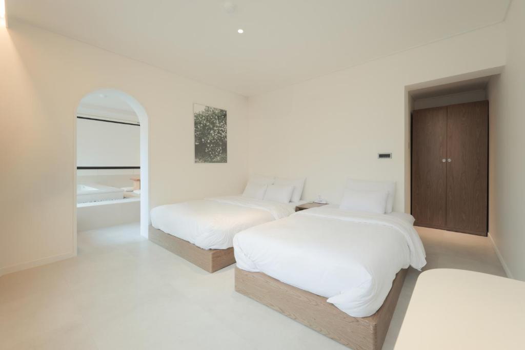 Postel nebo postele na pokoji v ubytování Aank Hotel Wolgot