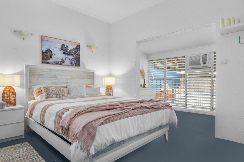 Postel nebo postele na pokoji v ubytování Villa Sorrento, a house on 4 Mile Beach in Port Douglas