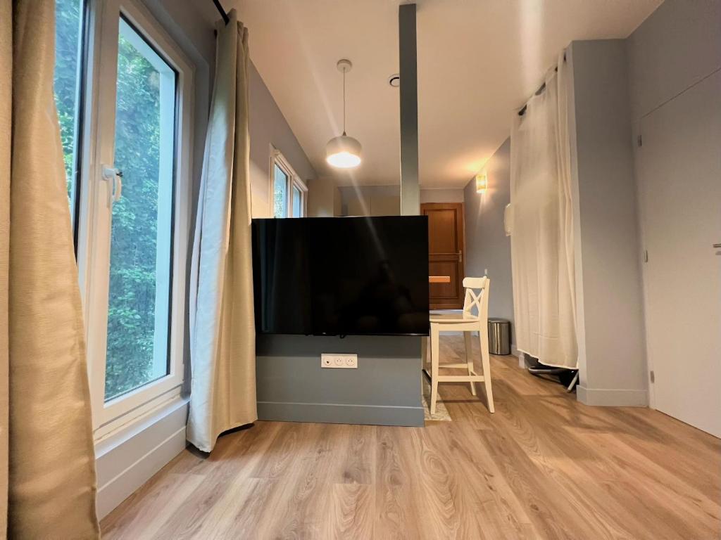 Pere Lachaise Apartment - 