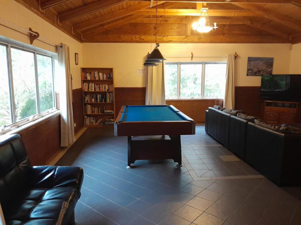 Biliár nebo kulečník v ubytování Murray Gardens Motel