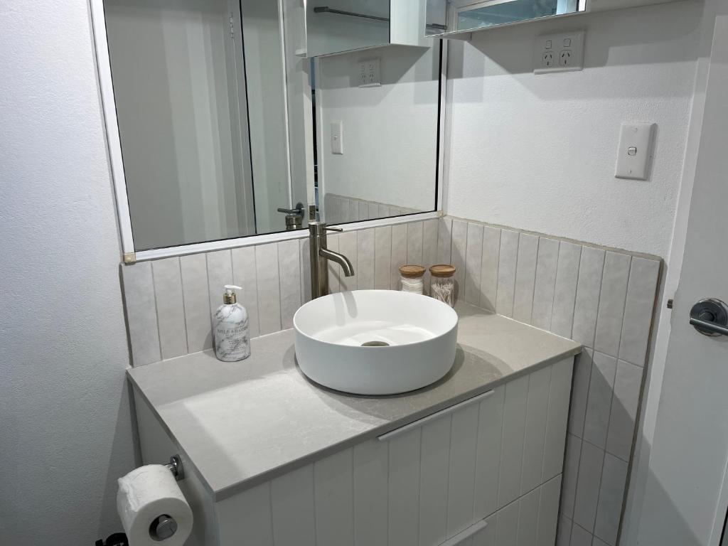 Koupelna v ubytování Indulge Beachfront at Dolphin Heads Resort - Lousha Bach