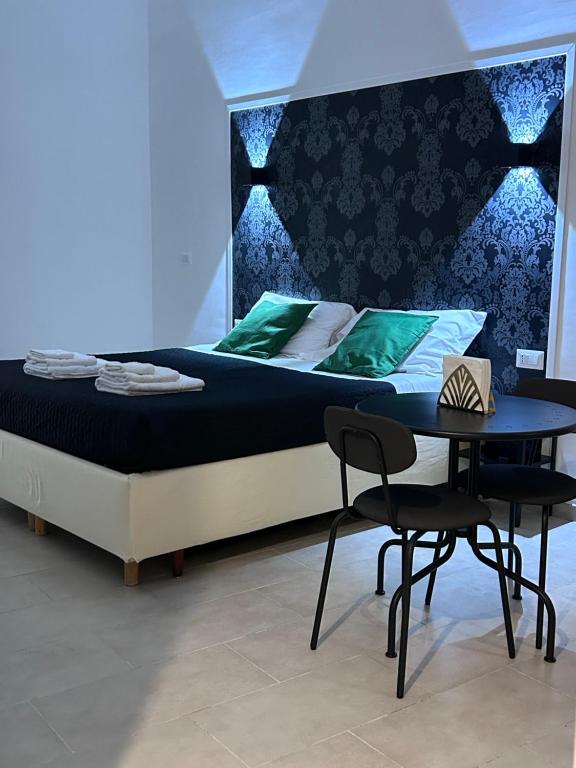 a bedroom with a bed and a table with chairs at Olina residence 2 in Naples