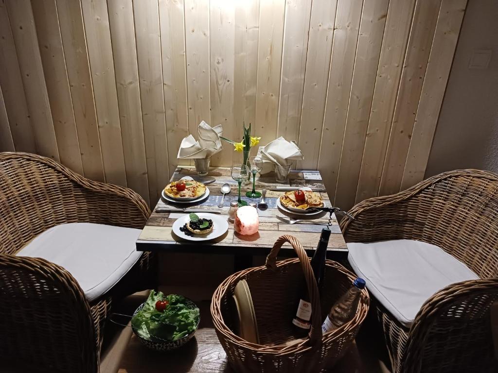 Jídlo v hotelu nebo okolí