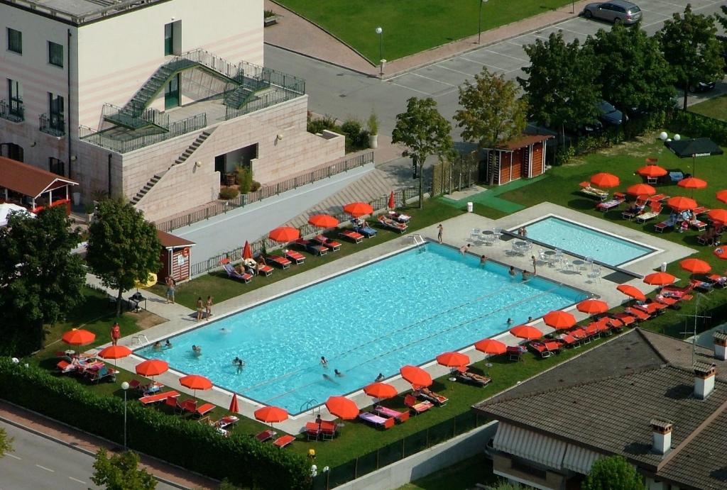 Bazén v ubytování Hotel Ca' Brugnera nebo v jeho okolí