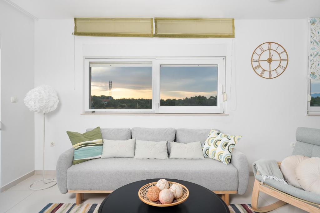 a living room with a couch and a window at Apartments Stella Per Te in Vir
