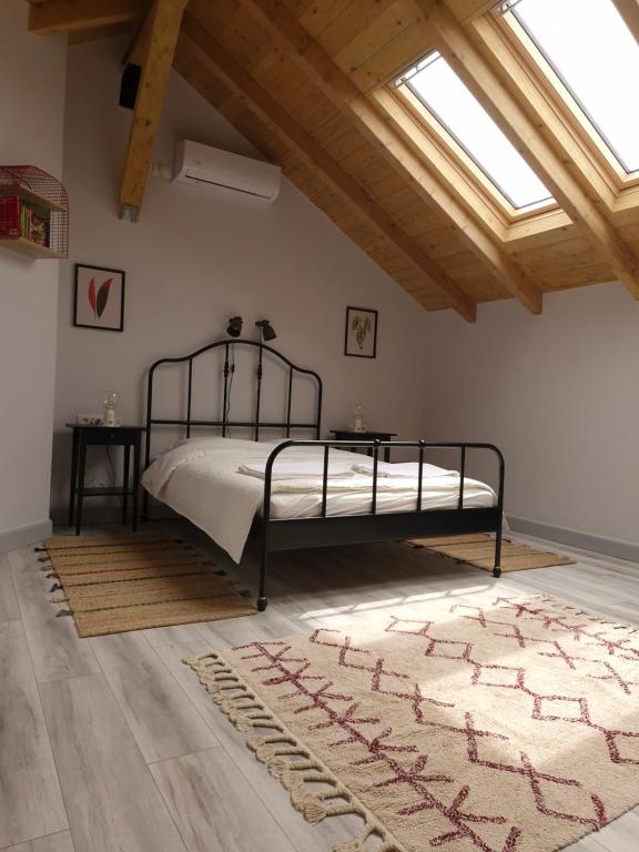 Cozy attic studio, Bucharest (updated prices 2025)