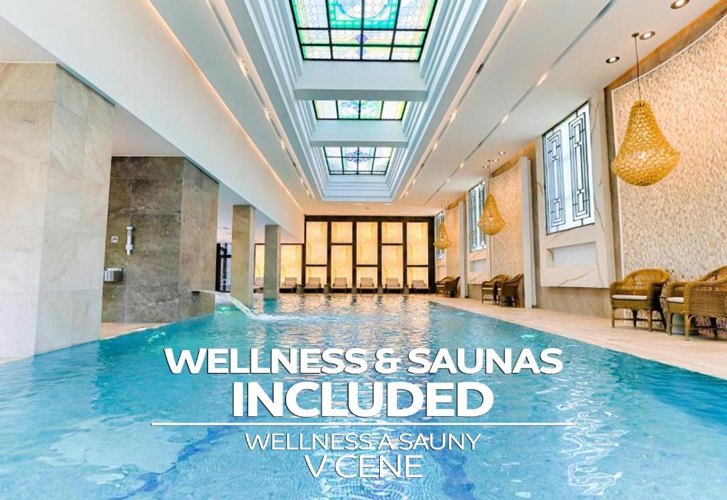 Bazén v ubytování Ensana Thermia Palace nebo v jeho okolí