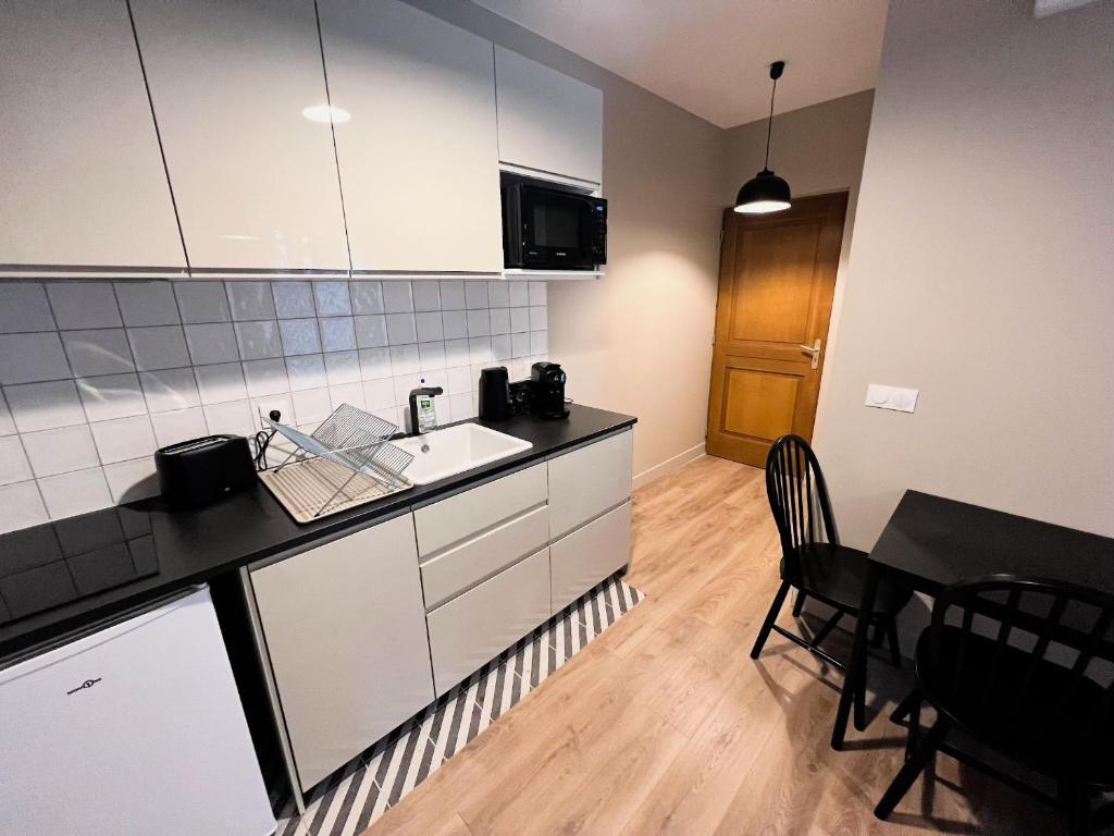Pere Lachaise Apartment - One-Bedroom Apartment