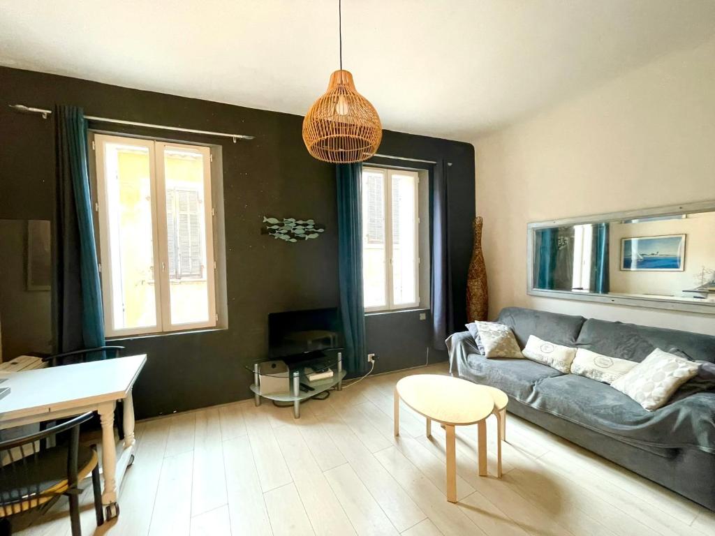 Posedenie v ubytovaní Agréable T2 avec baignoire