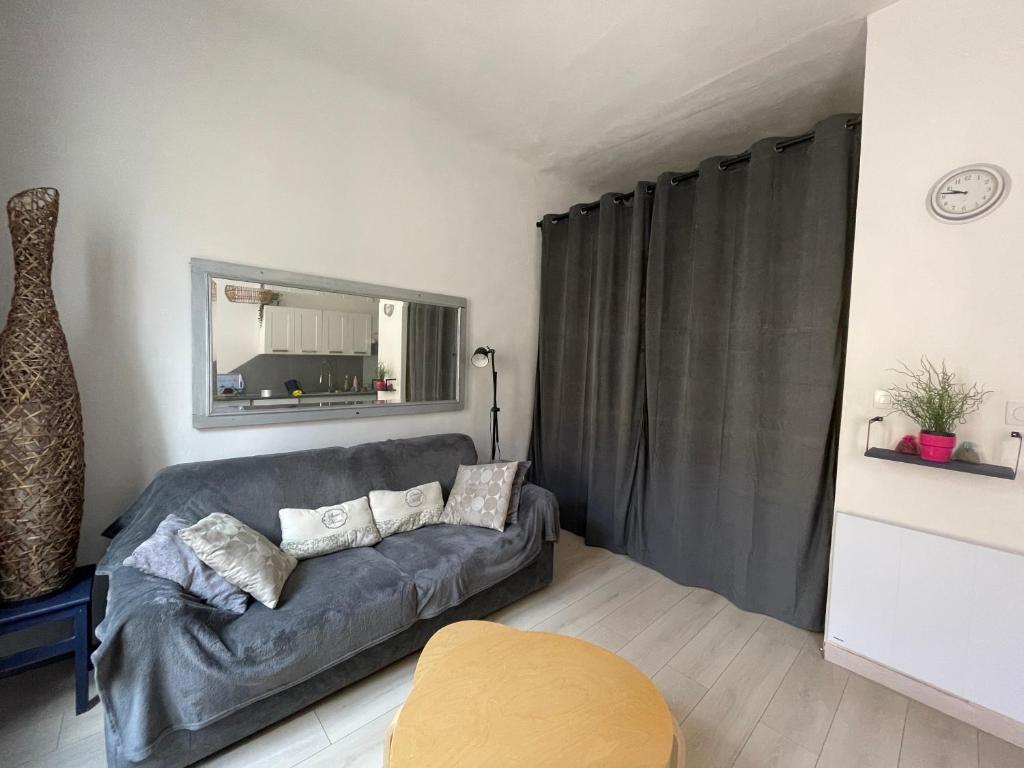 Posedenie v ubytovaní Agréable T2 avec baignoire