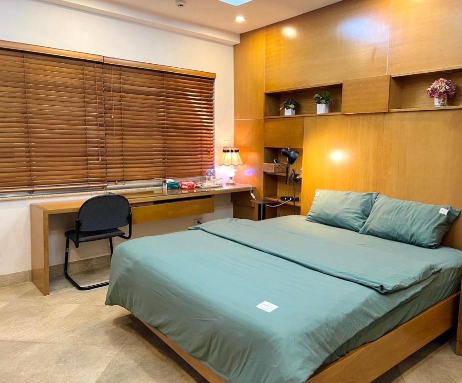 Postel nebo postele na pokoji v ubytování Serviced Apartment next to the Hanoi Opera House Căn hộ đầy đủ tiện nghi có thang máy ngay gần Nhà Hát Lớn